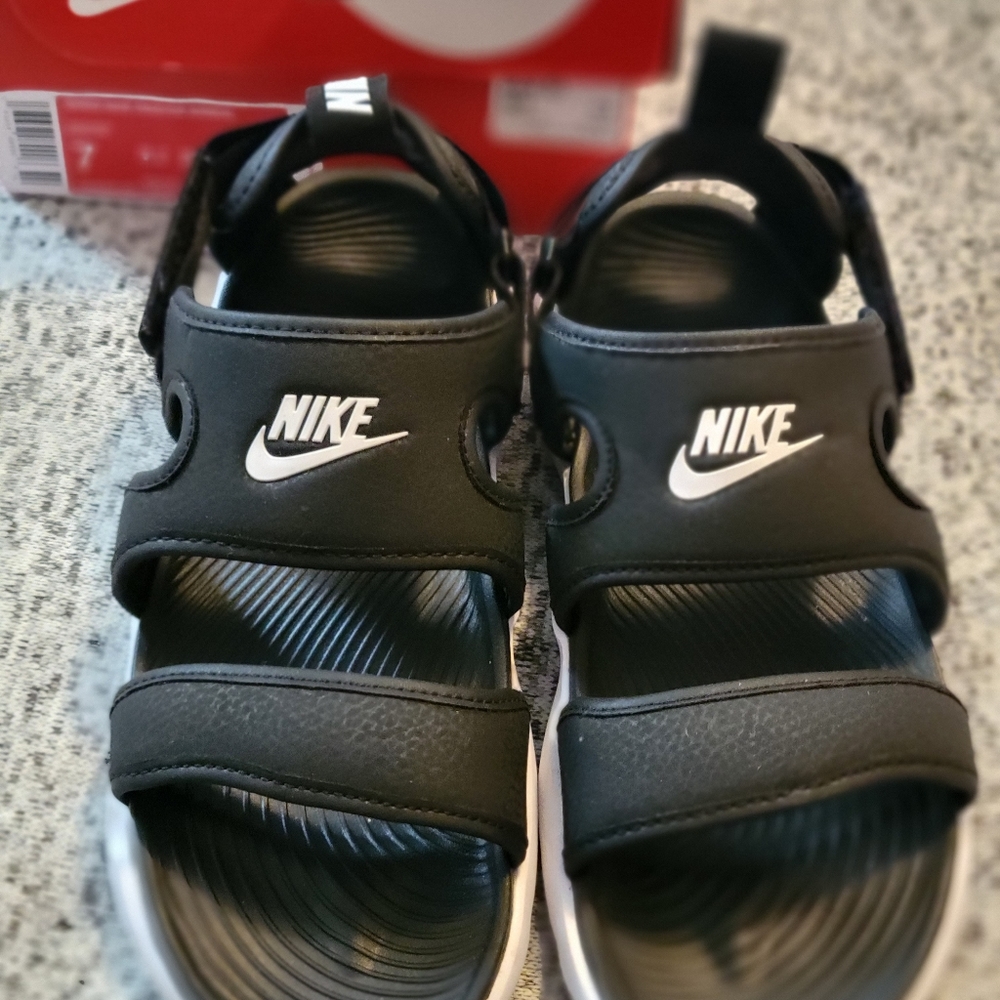 Nike womens sandals